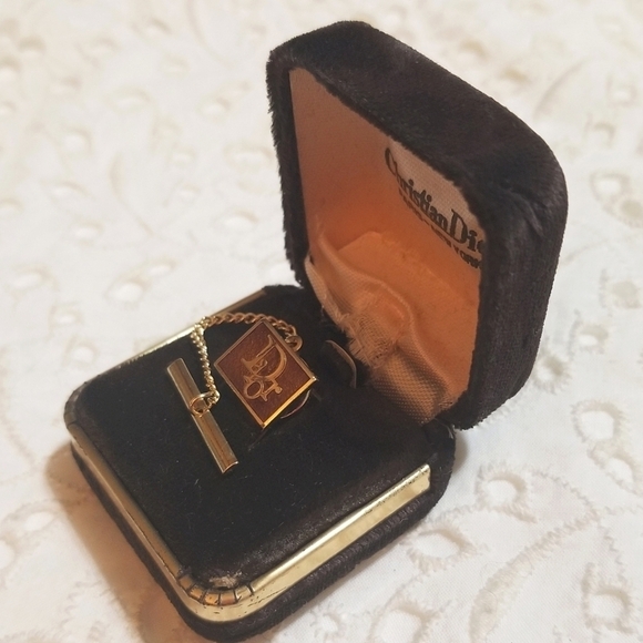 CHRISTIAN Dior Vintage gold plated Enameled Tie Tack ORIGINAL BOX - Picture 2 of 4